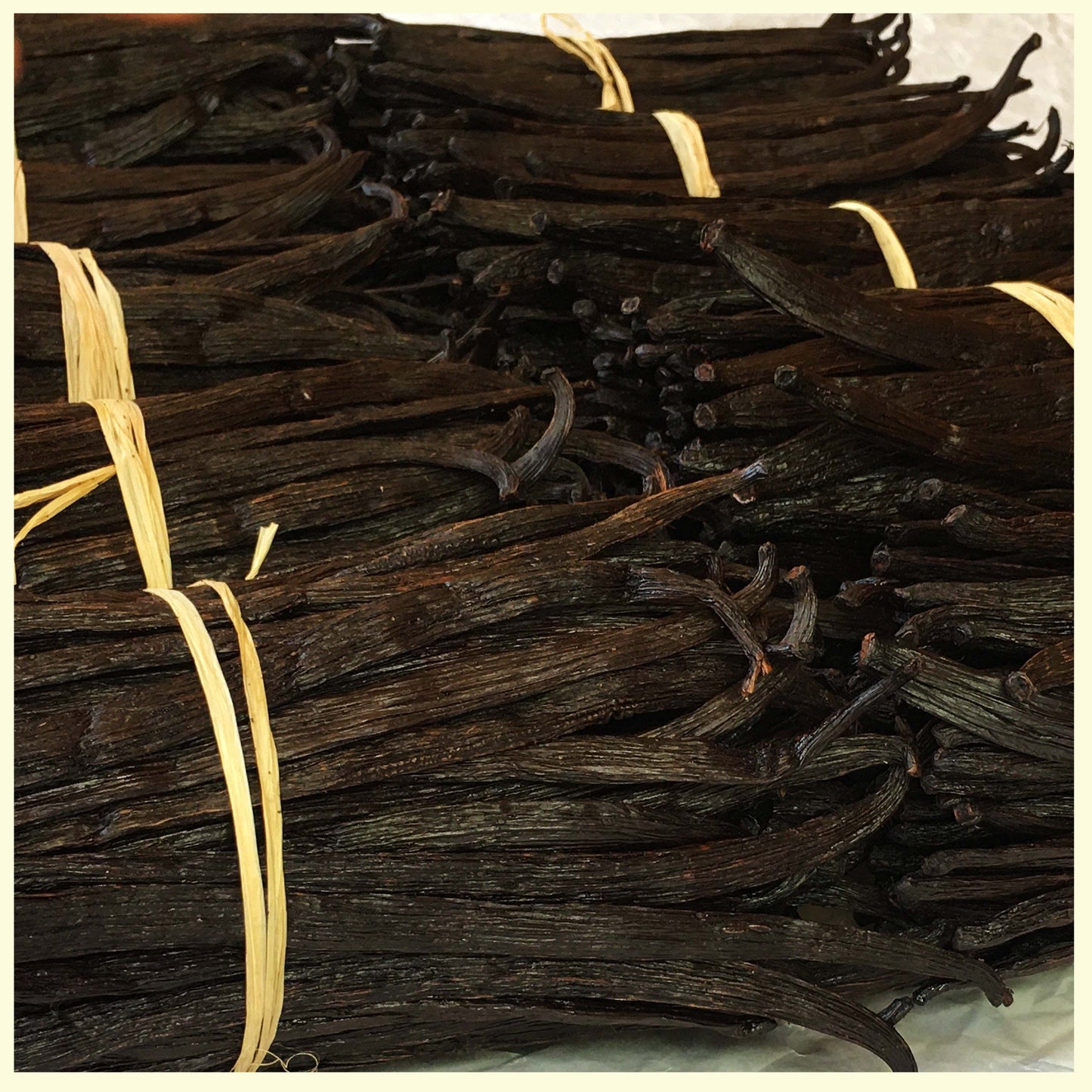 20 whole Ugandan vanilla beans premium Grade A pods dark rich plump gourmet vanilla beans natural for baking desserts and extracts