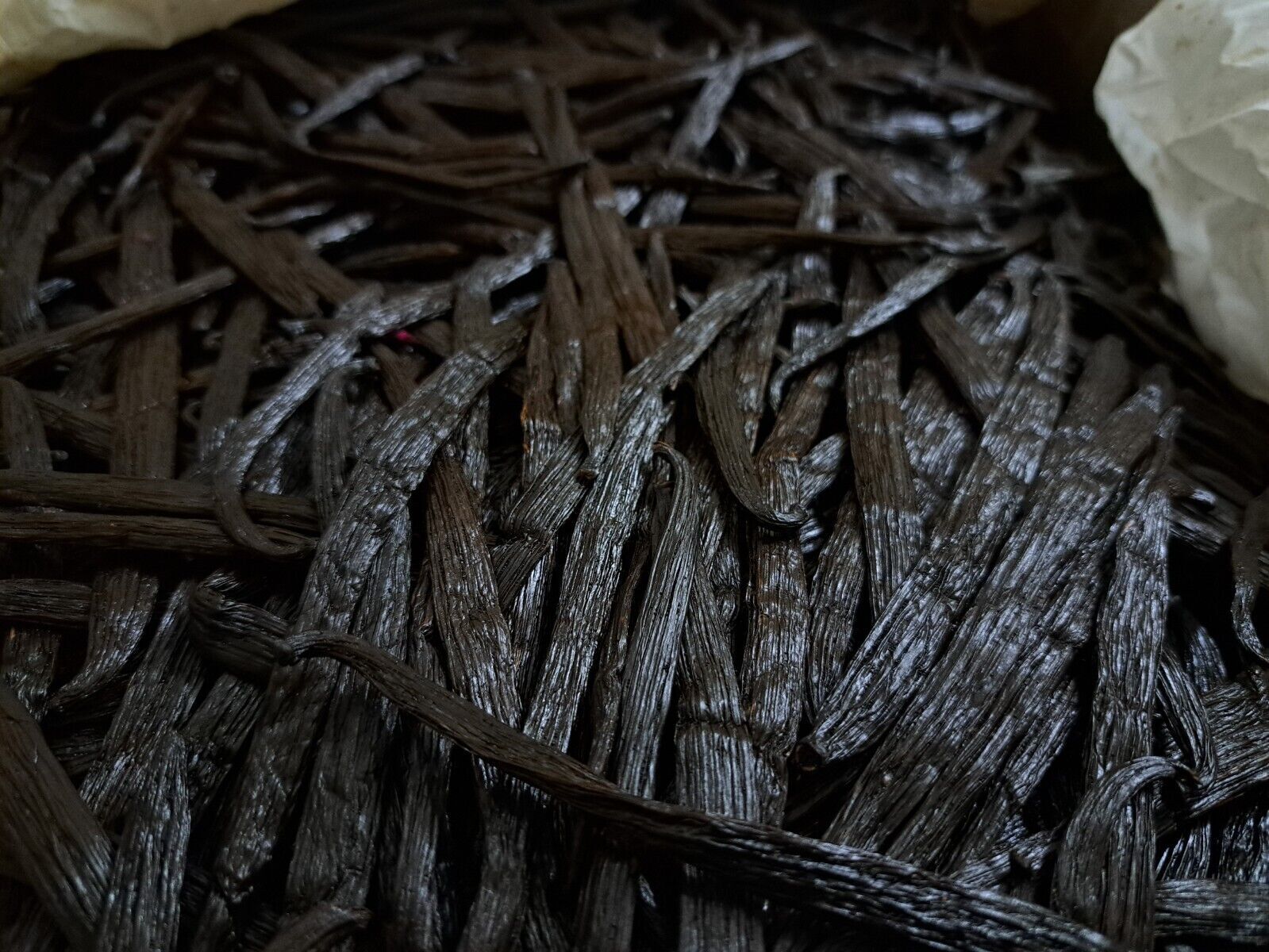 bulk vanilla beans premium Grade A whole vanilla pods rich dark plump natural gourmet vanilla beans for baking extracts and food industry use